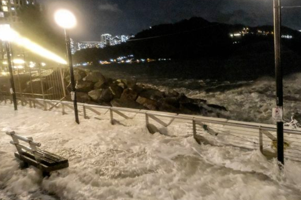 தைவானில் காலநிலை சீற்றத்தினால் 14 பேர் பலி | Yphoon Ragasa Hong Kong Southern China