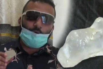 சுமார் 100 கோடி ரூபா பெறுமதியான அரிய வகை இரத்தினக்கல் இலங்கையில் கண்டுபிடிப்பு (PHOTOS)