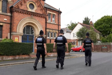 பிரித்தானிய யூத ஆலய தாக்குதல்: உயிரிழந்தவர்களில் ஒருவர் பொலிசாரால் சுடப்பட்டதாக தகவல்