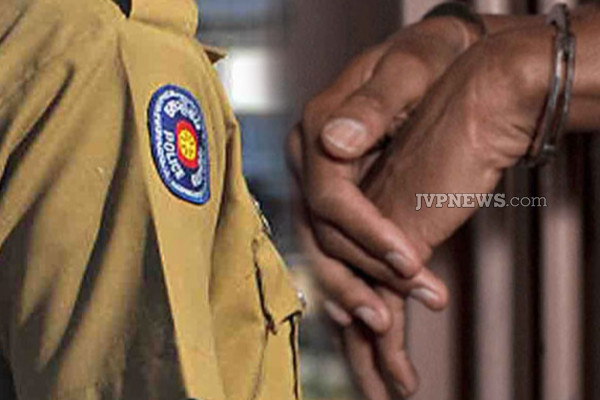 தென்னிலங்கையில் பொலிஸ் அதிகாரி ஒருவர் கைது ; வெளியான அதிர்ச்சி காரணம் | Police Officer Held In South Shocking Reason