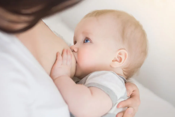 தாய்ப்பால் கட்டிக் கொண்டால் என்ன செய்ய வேண்டும் தெரியுமா? பெண்களே உடனே இத படிங்க | Home Remedies For Breastfeeding