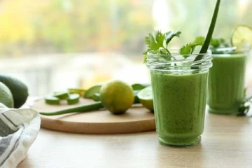 உடல் எடையை தாறுமாறாக குறைக்க நினைக்கிறீர்களா? காலையில் தவறாமல் இந்த ஜுஸ் குடிங்க