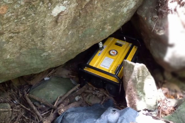 கற்குழியில் இரத்தக் காயங்களுடன் மீட்கப்பட்ட சடலங்கள் | Two Men Recovered From A Pit In Valappanai Area