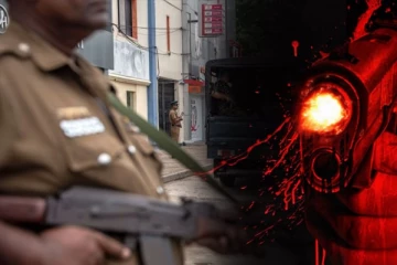 வீட்டில் இருந்தவர்கள் மீது துப்பாக்கி சூடு நடத்திய மர்ம நபர்கள்