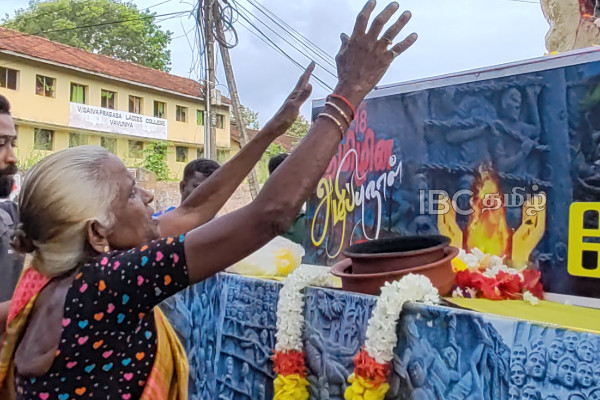 வவுனியாவை அடைந்த தமிழினப் படுகொலை நினைவுத்தூபி | Mullivaikkal Memorial Drive In Vavuniya