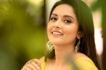 தூங்கும் போது இயக்குனர் செய்த செயல்!! மானம்போச்சு மரியாதை போச்சு என புலம்பிய பிரபல நடிகை