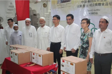 சீனாவின் உலர் உணவுப் பொதிகள் கொள்ளுப்பிட்டி பிரதேச பள்ளிவாசல் சம்மேளனத்திடம்