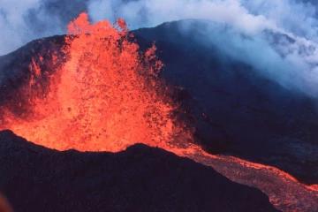 40 ஆண்டுகளுக்கு பிறகு வெடித்த உலகின் மிகப்பெரிய எரிமலை!