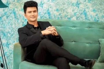 ஈரோடு மகேஷா இது, தனது மனைவியுடன் அவர் எடுத்த செம மாடர்ன் போட்டோ ஷுட்- இதோ பாருங்க