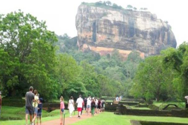 இலங்கையில் சுற்றுலாப் பயணிகளின் வருகை மீண்டும் அதிகரிப்பு! | Tourist Arrivals Increase Again In Sri Lanka