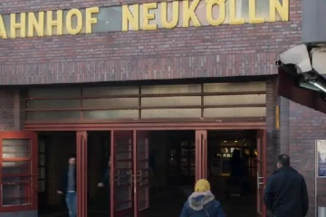 பெர்லின் ரயில் நிலையத்தில் வெடிப்பொருட்கள்: மர்ம நபரை வலைவீசித் தேடும் பொலிசார்