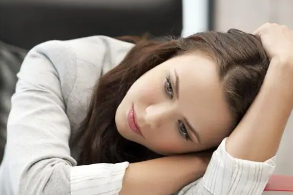 பொடுகுத் தொல்லையில் இருந்து விடுபட எளிய முறைகள் இதோ! | Here Are Some Simple Ways To Get Rid Of Dandruff