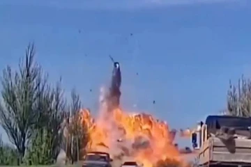 ரஷ்யாவின் அதிநவீன ராணுவ டாங்கியை சுக்குநூறாக்கிய உக்ரைன்!