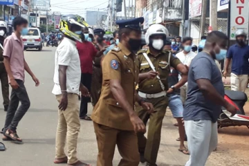 யாழில் வாளுடன் நால்வர் கைது