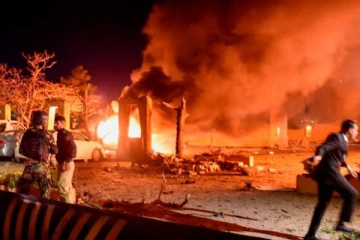 அரசாங்க அலுவலகத்திற்கு இரட்டை குண்டு வெடிப்பு! சுகாதாரத்துறை மந்திரி உட்பட 12 பேர் உயிரிழப்பு