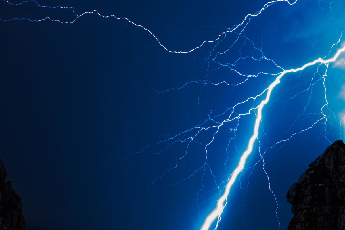 மீன்பிடித்துக் கொண்டிருந்த பெண் மின்னல் தாக்கி பலி | Woman Fishing Killed By Lightning Strike மீன்பிடித்துக் கொண்டிருந்த பெண் மின்னல் தாக்கி பலி | Woman Fishing Killed By Lightning Strike