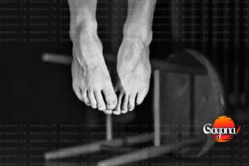 මැතිවරණ තාක්ෂණ නිලධාරියා කාර්යාලයේදිම ගෙල වැලදාගෙන මරුට