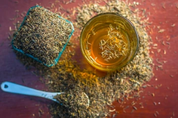 சூடான நீரில் சீரகத்தை கலந்து குடிப்பதால் உடல் எடை குறையுமா?