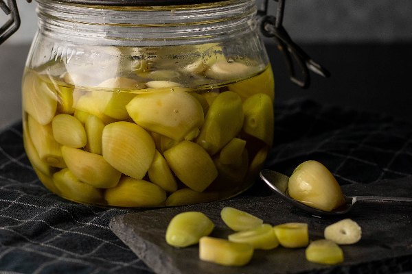 புளிக்க வைத்த  பூண்டில் இத்தனை நன்மைகளா? ஒழிந்துள்ள  சிறப்பம்சங்கள்! | Can Garlic Still Be Used Extinct Highlights