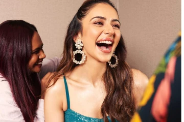 கிளாமர் உடையில் ராகுல் ப்ரீத்தின் அழகிய புகைப்படங்கள்