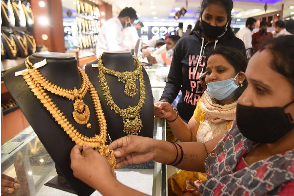 Today Gold Rate: குறைந்த வேகத்தில் அதிகரித்தது தங்கத்தின் விலை! இன்று சவரன் எவ்வளவு? | Gold Rate November 08 2025 India And Srilanka Today Gold Rate: குறைந்த வேகத்தில் அதிகரித்தது தங்கத்தின் விலை! இன்று சவரன் எவ்வளவு? | Gold Rate November 08 2025 India And Srilanka