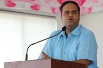 சரியாக செயல்படாததால் தனது சம்பளத்தை தானே நிறுத்திவைத்த ஆட்சியர் - குவியும் பாராட்டு