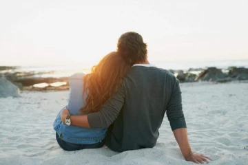 விவாகரத்துக்கு பின் காதலில் விழுந்த பிரபல நடிகர் -  வெளியான வீடியோவால் பரபரப்பு