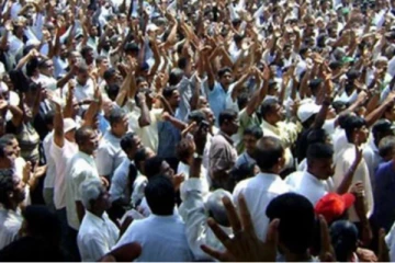 සජිත් පැමිණි විරෝධතාවයේ ගුටිකෙළියක්..මාධ්‍යවේදීන්ටත් බාධා කරයි.