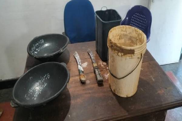 தமிழர் பகுதியில் புதையல் தோண்ட முற்பட்ட நான்கு பேர் கைது | Four Arrested Attempting Dig Treasure Kilinochchi