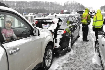 அமெரிக்காவில் வாகன விபத்துகளில் சிக்கி 16 பேர் உயிரிழப்பு!