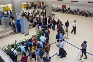 யாழ்ப்பாணத்தைச் சேர்ந்த இருவர் அதிகாலைவேளை கட்டுநாயக்காவில் கைது