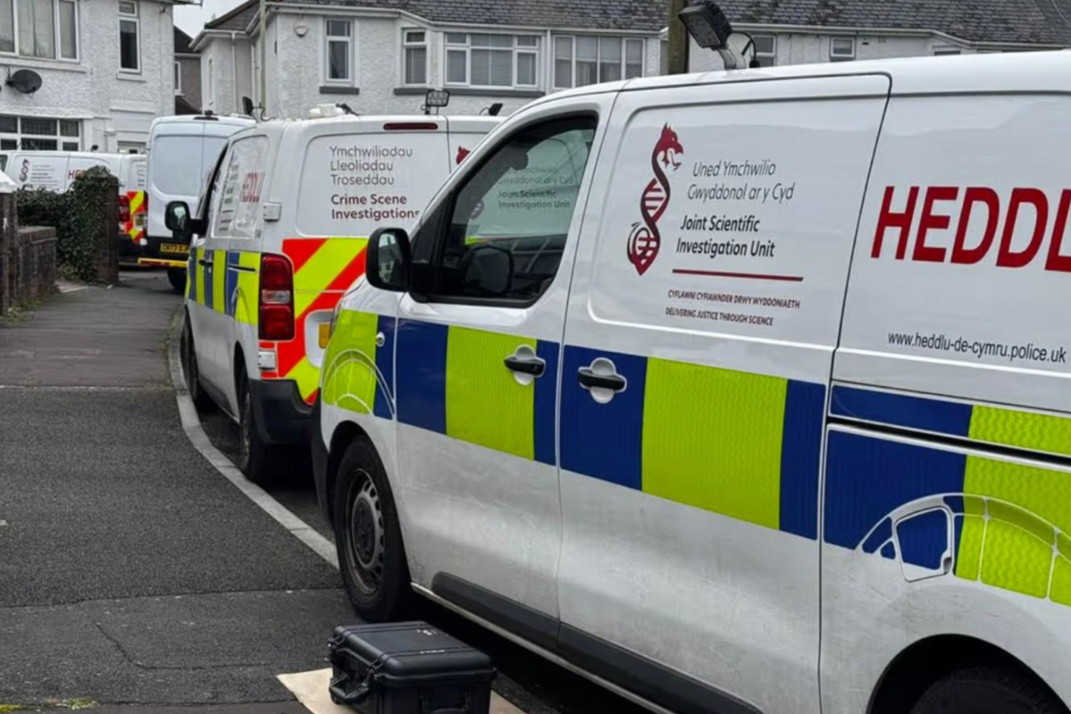 பிரித்தானியாவில் பிரீசரில் மீட்கப்பட்ட தாயின் சடலம்; மகனுக்கு எதிராக வழக்கு! | Mother S Body Recovered From Freezer In Uk