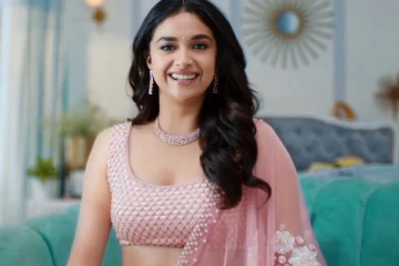 வாய்ப்பில்லாமல் 13 வருட காதலருடன் திருமணம்!! விளம்பரமே கதியாக இருக்கும் கீர்த்தி சுரேஷ்!!