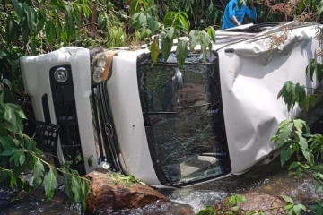 நுவரெலியாவில் கெப்ரக வாகனம் விபத்து: 6 பேர் வைத்தியசாலையில்