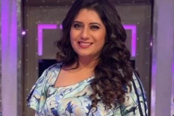 தொகுப்பாளினி பிரியங்காவை சிறு வயதில் பார்த்துள்ளீர்களா.. இதோ புகைப்படத்தை பாருங்க