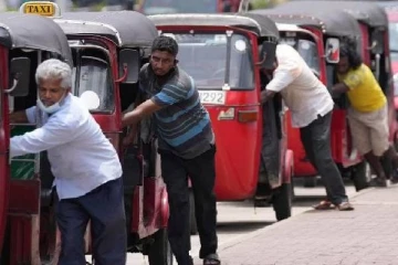 முச்சக்கரவண்டியில் சிக்கிய 140 லீற்றர் பெட்ரோல்