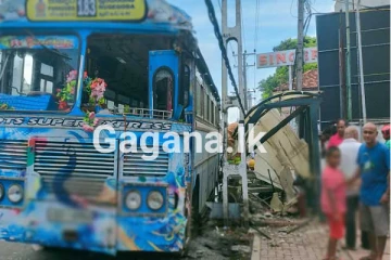 බස් අනතුර දෙදෙනෙකු රෝහල් ගත කරයි