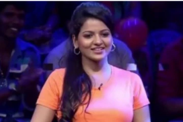 சின்னத்திரை நடிகை சித்ராவின் டாட்டூவை அப்படியே வரைந்த ரசிகை.. வைரலாகும் புகைப்படம்!