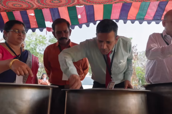 எதிர்நீச்சல் தொடர்கிறது: பிரியாணியில் கரப்பான் பூச்சியை போட்ட அறிவுக்கரசி! ஃபுட் டிரக்-க்கு சீல் வைக்கப்படுமா.. | Ethirneechal Serial Today Episode Promo