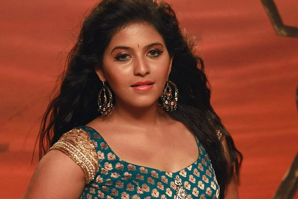 காதலிப்பது ஒருவரை கல்யாணம் செய்வது ஒருவரையா.? அஞ்சலி இப்படி பட்டவரா! | Anjali Fall In Love With Someone