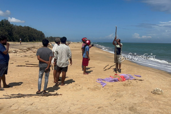 கரை ஒதுங்கிய நிலையில் பெண்ணின் சடலம் மீட்பு | Batticaloa Death Body Woman Ashore At Sea