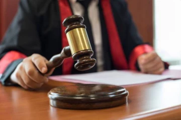 නිදන් හෑරූ සිද්ධියේ හිටපු DIG ගේ බිරිය ඇතුළු 7ක් වරද පිළිගනී - DIG උදිත් ලියනගේ වරද පිළිනොගනියි