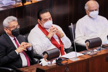 சிறிலங்காவில் நீடிக்கும் நெருக்கடி! நாடாளுமன்ற அமர்விற்குச் சென்ற கோட்டாபய