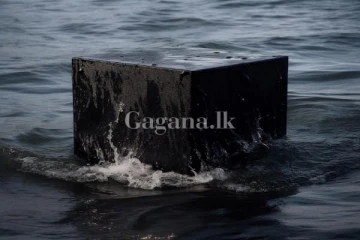 අභිරහස් පණිවිඩයක් සමග මුහුදේ පාවෙමින් තිබුණු පෙට්ටිය..(PHOTO)