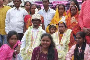 ரூபாய் நோட்டினால் மாலை! 100 வயதில் தாத்தாவிற்கு அரங்கேறிய திருமணம்