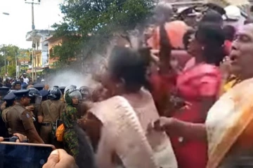 படையினரின் கரங்களை பிடித்து கதறி அழும் தாய்மார்! பலரையும் கண்கலங்க வைத்த நிமிடங்கள் (காணொளி)