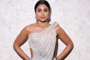 43 வயதிலும் குறையாத கிளாமர்!! நடிகை ஸ்ரேயா சரணின் ரீசெண்ட் போட்டோஸ்..