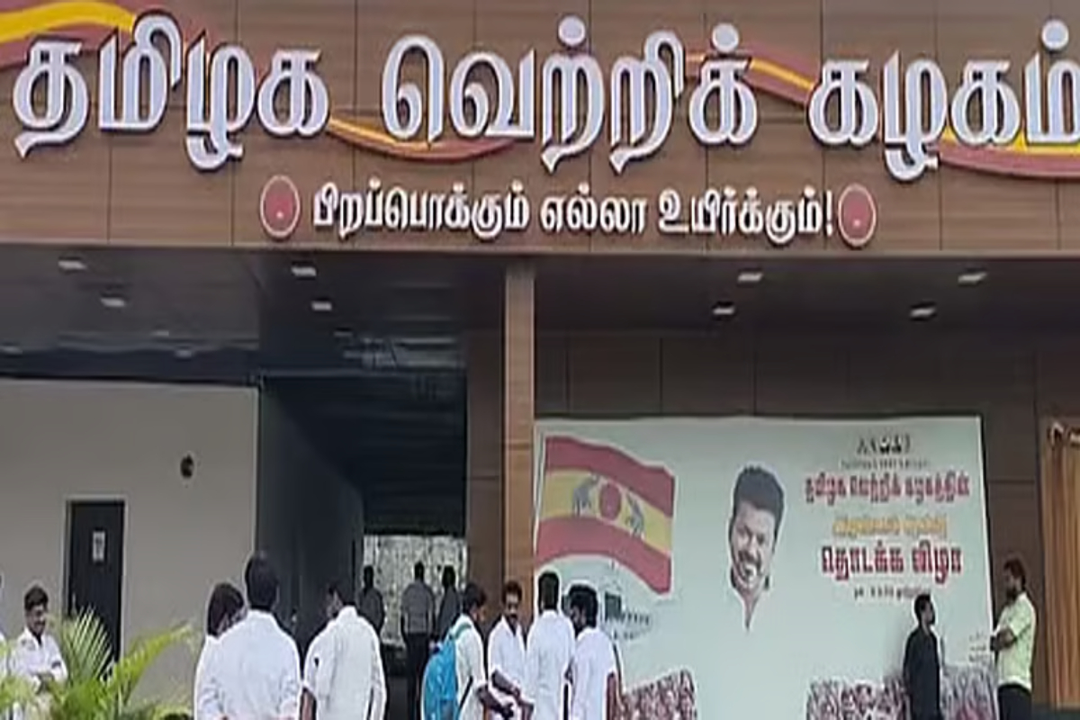இரத்தான பதவியேற்பு: பனையூரில் அவசர கூட்டத்திற்கு அழைப்பு - அடுத்த கட்ட நிலவரம் என்ன..! | Meeting In Panaiyur Invitation To Tvk Mlas