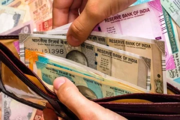 பர்ஸில் இந்த பொருட்கள் இருந்தால் உடனே தூக்கி எறிந்துவிடுங்கள்! செல்வத்தையே அழித்துவிடுமாம்