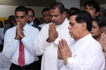 மைத்திரி தரப்பின் மற்றுமொரு எம்.பி தடம் மாறினார்